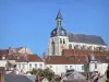Joigny - Glockenturm der Kirche Saint-Jean, der die Häuser der Altstadt beherrscht