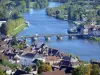 Joigny - Blick auf die Dächer der Stadt Joigny und die Brücke über die Yonne vom Belvedere an der Côte Saint-Jacques