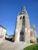 Joigny - Fassade und Glockenturm der Kirche Saint-Jean