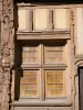 Joigny - Fenster- und Holzskulpturen des Maison du Pilori