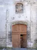 Joigny - Portal der Kirche Saint-Thibault, überragt von einer Reiterstatue des Heiligen Thibault