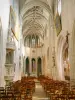 Joigny - Im Inneren der Kirche Saint-Thibault: Kirchenschiff und Chor