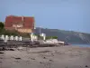 Küstengebiet Cotentin - Strasse der Kaps: Haus am Rande des Strandes; Landschaft der Halbinsel Cotentin