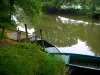 Lavardin - Barken festgebunden am Ufer und Fluss (der Loir)