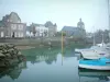 Piriac-sur-Mer - Boote des Hafens, Kirche und Häuser des Dorfes (Badeort)
