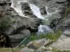 Ponte da espanha - Local natural da ponte de Espanha: corrimão de um ponto de vista com vista para uma cachoeira (cachoeira); no Parque Nacional dos Pirenéus, no município de Cauterets