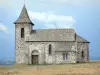 Rocher de Ronesque - Église Saint-Jacques située sur la table basaltique de Ronesque, dans la commune de Cros-de-Ronesque