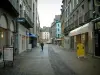 Saint-Brieuc - Rue pavée bordée de maisons et boutiques