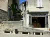 Saint-Émilion - Steile straat en de gevels van de huizen van de middeleeuwse stad