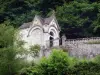 Santuario di Bétharram - Santuario di Nostra Signora di Bétharram - Calvario Bétharram: stazione a monte della croce circondata dal verde