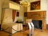 Schloß von Grignan - Inneres des Schlosses: Madames Schlafzimmer mit Himmelbett und verziertem Kamin