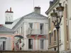 Tarbes - Trompe-l'oeil-Effekt (Trompe-l'oeil-Malerei) des Platzes Jean Jaurès und ein Backsteinhaus