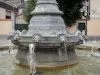 Tarbes - Brunnen des Platzes Montaut