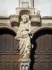 Tonnerre - Statua di San Pietro sul trumeau del portale della chiesa di Saint-Pierre