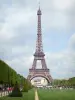 Torre Eiffel - Passeggiata nel giardino di Marte vista sulla Torre Eiffel