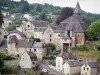 Treignac - Klokkentoren van de Notre-Dame-des-Bans en huizen van de benedenstad