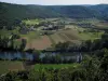 Vallée du Lot - Rivière (le Lot), arbres au bord de l'eau, champs, maisons, forêts et collines, en Quercy