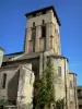 Varen - Igreja românica Saint-Pierre encimada por uma torre quadrada