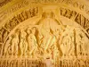 Vézelay - All'interno della basilica di Sainte-Marie-Madeleine: grande timpano scolpito del portale centrale del nartece che rappresenta Cristo in gloria
