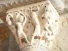 Vézelay - All'interno della basilica di Sainte-Marie-Madeleine: capitello scolpito della navata: duello