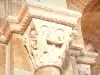 Vézelay - Interno della basilica di Sainte-Marie-Madeleine: capitello scolpito della navata: benedizione di Giacobbe da parte di Isacco