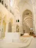 Vézelay - All'interno della basilica di Sainte-Marie-Madeleine: coro e navata