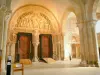 Vézelay - All'interno della basilica di Sainte-Marie-Madeleine: portali scolpiti del nartece