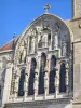 Vézelay - Basilica di Sainte-Marie-Madeleine: statue di santi che adornano la facciata occidentale