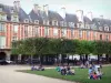 Vosges square - Lawn of the Louis XIII square pleasant for relaxing, rows of trees and facades of buildings of the former royal square