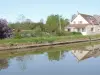 Au bord du canal - Chambre d'hôtes - Vacances & week-end à Vandenesse-en-Auxois
