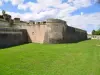 De gracht van de citadel van Vauban de Blaye