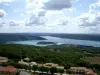 Lac de Sainte-Croix depuis Aiguines, près des gorges du Verdon