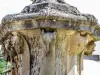 Sculptures sur la colonne de la fontaine Bonnet (© J.E)