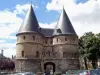 Porte de l'ancien palais épiscopal de Beauvais