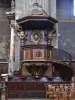 En el interior de la iglesia de Saint-Benoît