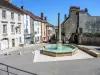 Fontaine, en haut de la rue du bourg (© J.E)