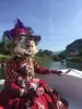 Costumé au bord du canal de Savières - Parades Vénitiennes 2022