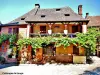 Façades de Collonges-la-Rouge (© Jean Espirat)