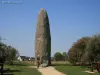 Menhir de Champ-Dolent - Monumento en Dol-de-Bretagne