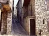 Une ruelle de Sainte-Enimie (© Jean Espirat)