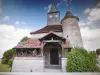Igreja e sua entrada de madeira
