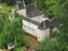 Château en contrebas de la voie ferrée