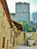 12th century medieval tower (© Jean Espirat)