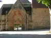 Place de l'église, le porche est séparé du choeur