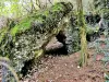 Rocher de la Petite Arche, le long du chemin du sel (© Jean Espirat)