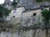 Häuser angrenzend an den Felsen von Rocamadour