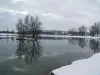 Озеро под снегом