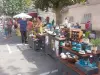 Mercado de cerâmica em Roquebrune-sur-Argens