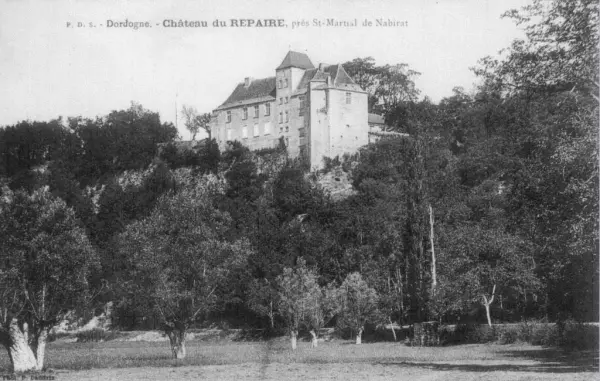 Castle of the Repaire - Monument in Saint-Aubin-de-Nabirat