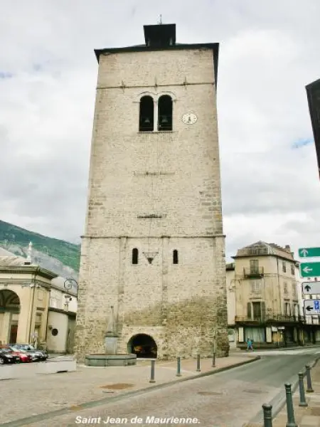 Cathedral Saint-Jean-Baptiste - Monument in Saint-Jean-de-Maurienne